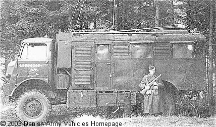 Bedford QLR, 4 x 4, 12V  (Side view, left side)