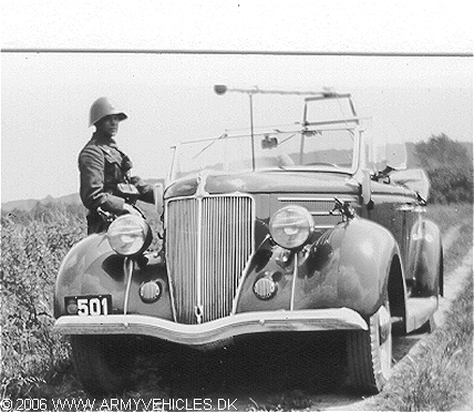 Ford V8 Convertible Sedan, 4 x 2 (Front view, left side)