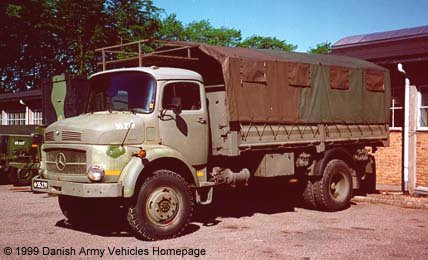 Mercedes 1113B/42, 4 x 4, 24V, D (side view, left side)